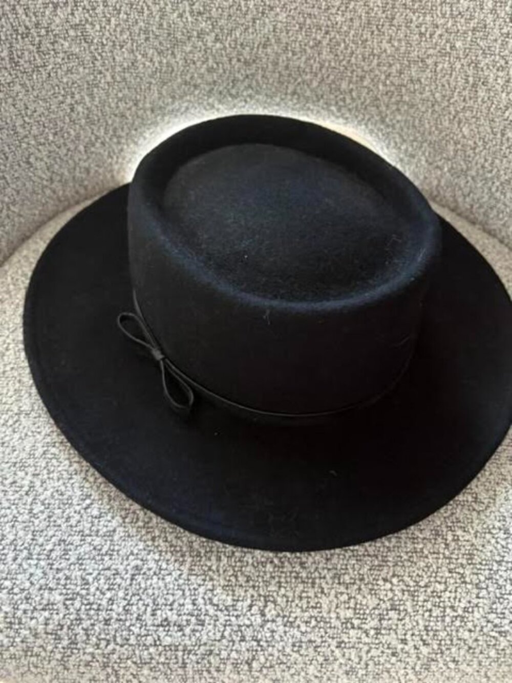 Jeff & Aimy Wool Hat with Leather Bow - Black